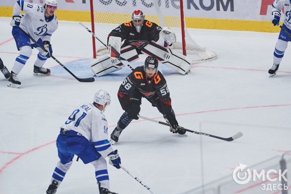 Первый в сезоне хет-трик принёс "Авангарду" победу над "Динамо"