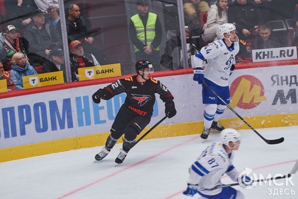 Первый в сезоне хет-трик принёс "Авангарду" победу над "Динамо"