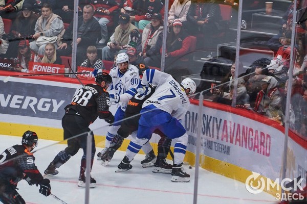 Первый в сезоне хет-трик принёс "Авангарду" победу над "Динамо"