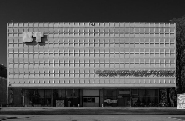 Слепые пятна и guilty pleasure. Архитектурная фотография как способ раскрывать невидимое, а не страдать по ушедшему