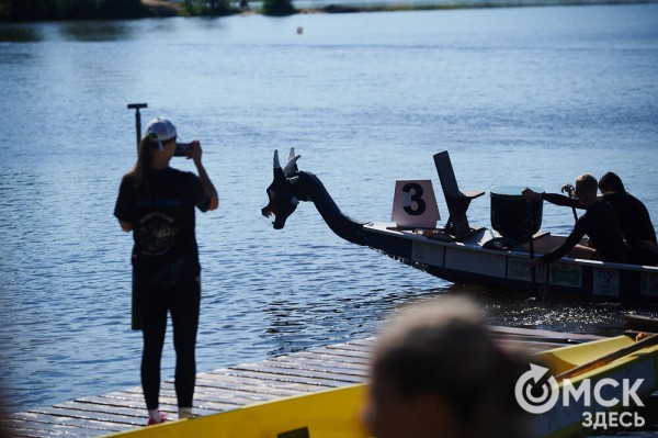 В Омске прошли соревнования по гребле на лодках "Дракон", байдарках и каноэ