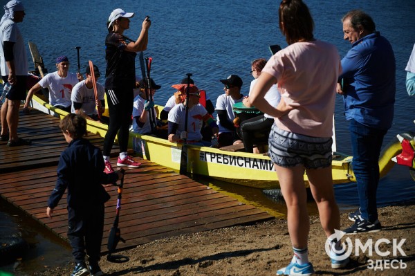 В Омске прошли соревнования по гребле на лодках "Дракон", байдарках и каноэ