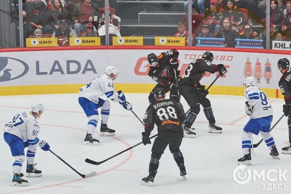 Первый в сезоне хет-трик принёс "Авангарду" победу над "Динамо"