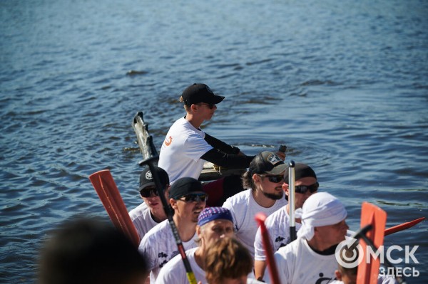В Омске прошли соревнования по гребле на лодках "Дракон", байдарках и каноэ