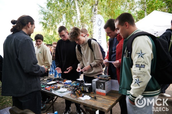 Движение вперёд: начало "ОмФеста-2025" - экспедиция в мир стартапов и неограниченных возможностей