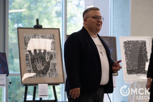 Квантовые вибрации: художники разгадывают тайны цифровой вселенной через цвет и форму