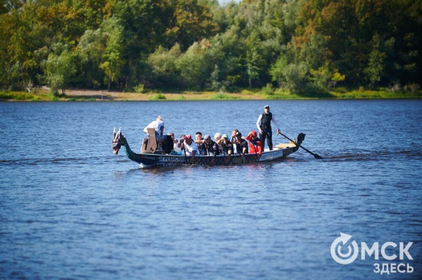 В Омске прошли соревнования по гребле на лодках "Дракон", байдарках и каноэ