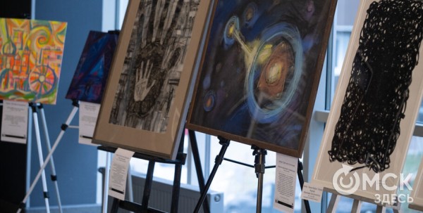 Квантовые вибрации: художники разгадывают тайны цифровой вселенной через цвет и форму