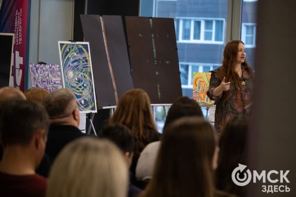 Квантовые вибрации: художники разгадывают тайны цифровой вселенной через цвет и форму