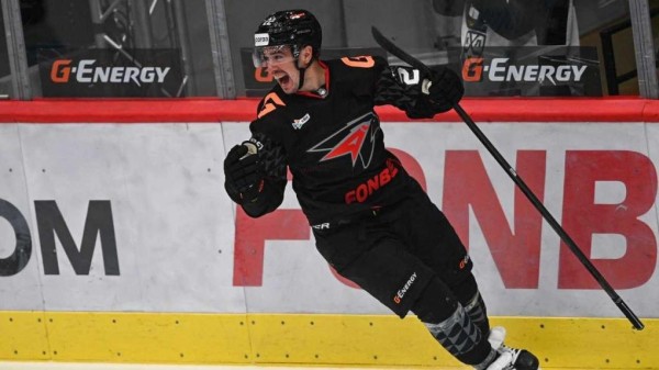 Американский форвард «Авангарда» попал в список лучших бомбардиров КХЛ Американский форвард «Авангарда» попал в список лучших бомбардиров КХЛ