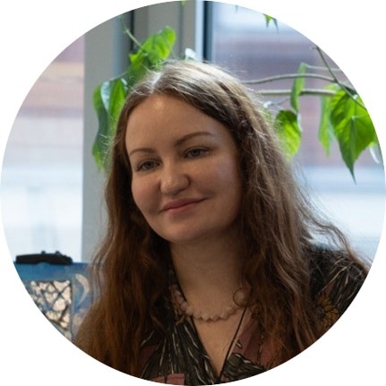 Квантовые вибрации: художники разгадывают тайны цифровой вселенной через цвет и форму