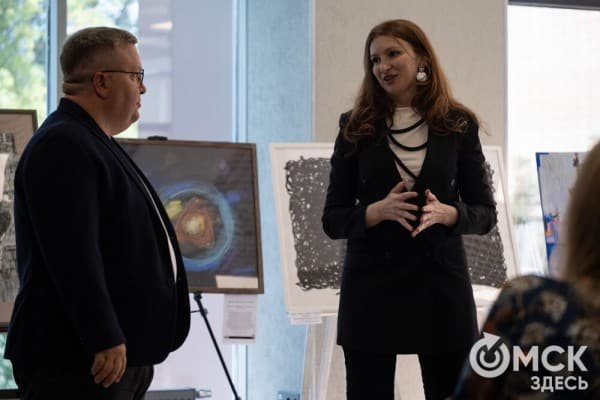 Квантовые вибрации: художники разгадывают тайны цифровой вселенной через цвет и форму