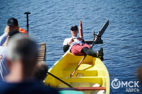 В Омске прошли соревнования по гребле на лодках "Дракон", байдарках и каноэ
