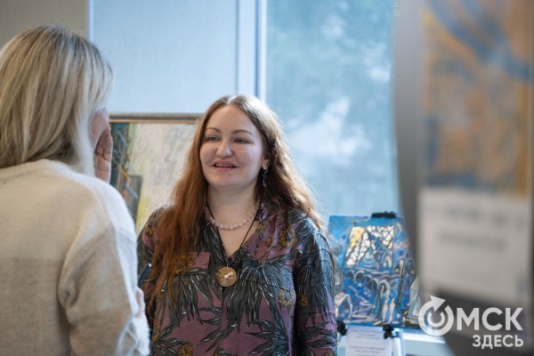 Квантовые вибрации: художники разгадывают тайны цифровой вселенной через цвет и форму