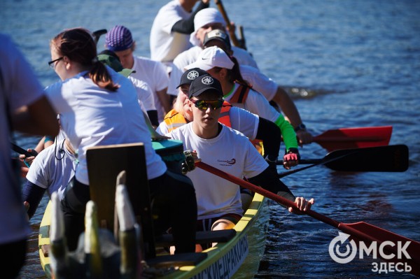В Омске прошли соревнования по гребле на лодках "Дракон", байдарках и каноэ