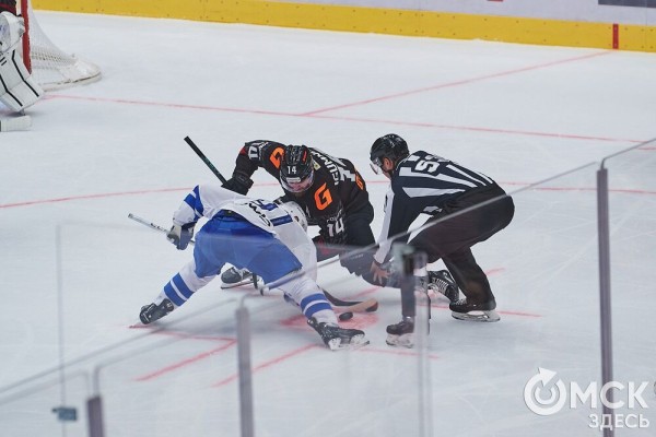 Первый в сезоне хет-трик принёс "Авангарду" победу над "Динамо"