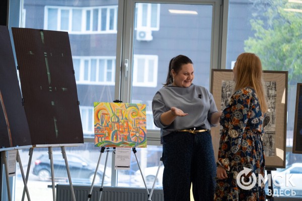 Квантовые вибрации: художники разгадывают тайны цифровой вселенной через цвет и форму