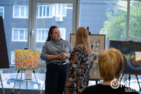 Квантовые вибрации: художники разгадывают тайны цифровой вселенной через цвет и форму