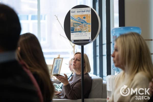 Квантовые вибрации: художники разгадывают тайны цифровой вселенной через цвет и форму