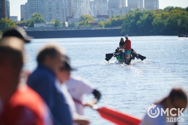 В Омске прошли соревнования по гребле на лодках "Дракон", байдарках и каноэ