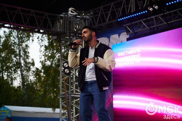 Движение вперёд: начало "ОмФеста-2025" - экспедиция в мир стартапов и неограниченных возможностей