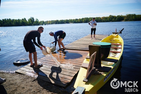 В Омске прошли соревнования по гребле на лодках "Дракон", байдарках и каноэ