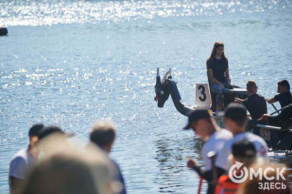 В Омске прошли соревнования по гребле на лодках "Дракон", байдарках и каноэ