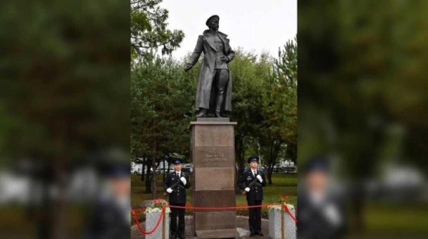 В центре Омска открыли памятник Феликсу Дзержинскому