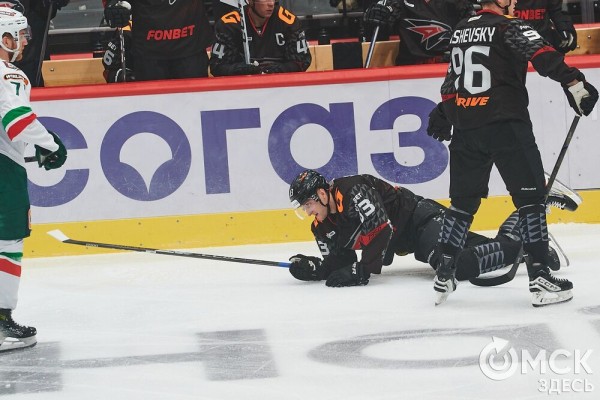 Оборона бьёт атаку. "Ястребы" начали сезон с поражения