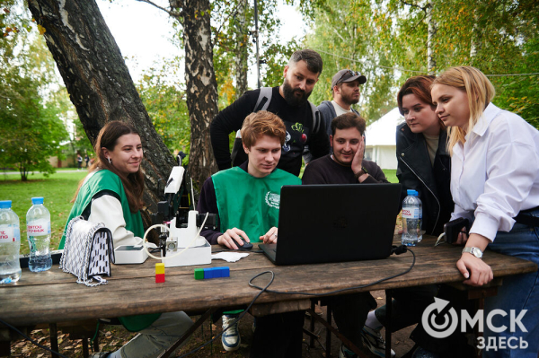 Движение вперёд: начало "ОмФеста-2025" - экспедиция в мир стартапов и неограниченных возможностей