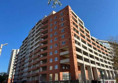 В центре Омска, на ул. Тарская, завершили известный долгострой — «Золотые купола» В центре Омска, на ул. Тарская, завершили известный долгострой — «Золотые купола»