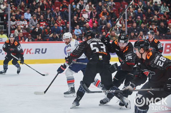"Металлург" крупно выиграл в Омске у "Авангарда"