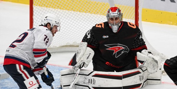 "Авангард" завершил домашнюю серию победой над "Нефтехимиком"