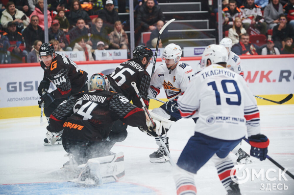 "Металлург" крупно выиграл в Омске у "Авангарда"