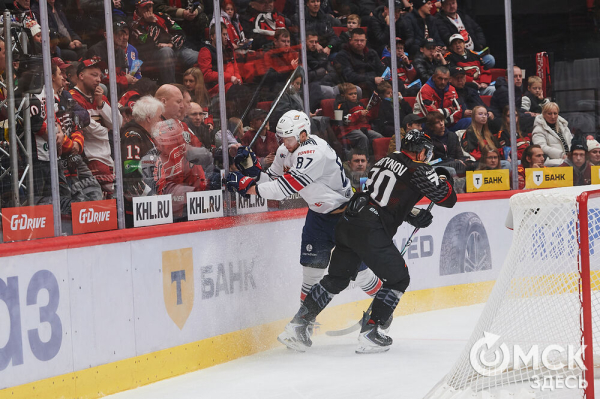 "Металлург" крупно выиграл в Омске у "Авангарда"