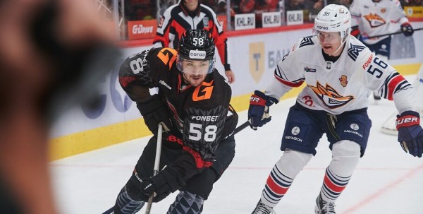 "Металлург" крупно выиграл в Омске у "Авангарда"