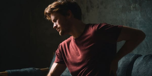 "Мы можем купить новую машину, но не тело". Почему на боли в спине теперь жалуемся мы, а не наши бабушки