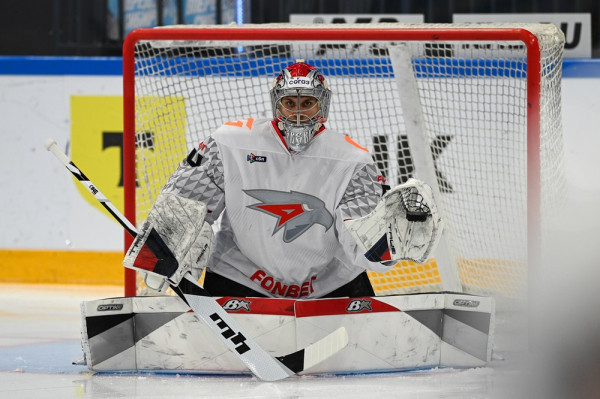 Голкипер омского "Авангарда" Никита Серебряков признан лучшим игроком команды