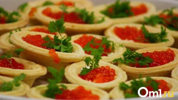 Как избежать проблем с пищеварением в новогодние праздники? Советы врача