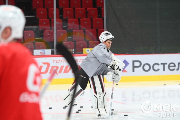 Голкипер омского "Авангарда" Никита Серебряков признан лучшим игроком команды
