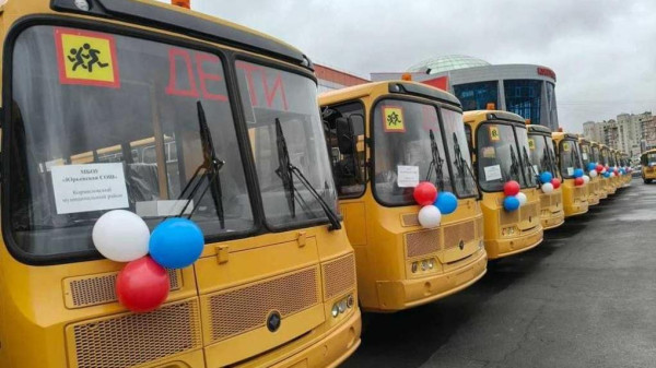 В омские школы поступило более 100 новых школьных автобусов В омские школы поступило более 100 новых школьных автобусов