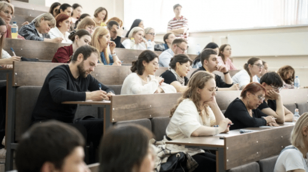 Около 2 000 человек написали &laquo;Тотальный диктант&raquo; в Омске