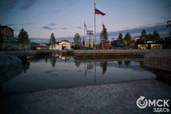 Вода, гранит, зелень: в Омской крепости открыли светомузыкальный фонтан и обновлённую набережную