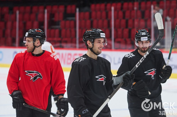 "Это наш стиль, мы от него отходить не будем". Омский "Авангард" в шаге от первого матча плей-офф