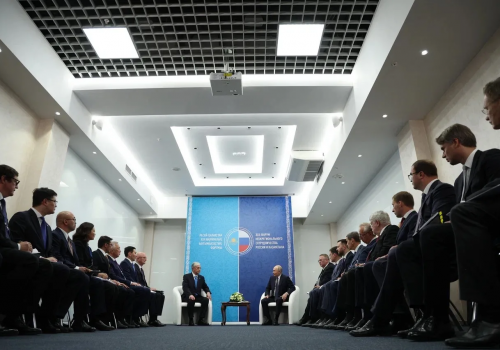 Политолог Листратов: контакты на&nbsp;федеральном уровне помогают губернатору продвигать интересы Омской области