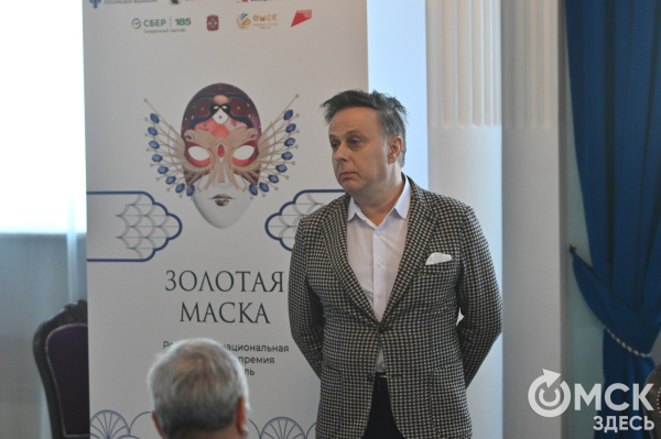 "Сегодня как никогда нужно думать о зрителе". Кирилл Крок о заботе с пользой для театрального кошелька