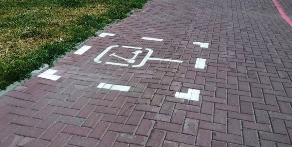 Попытка наведения порядка: в каких парках и скверах Омска запретили парковать электросамокаты