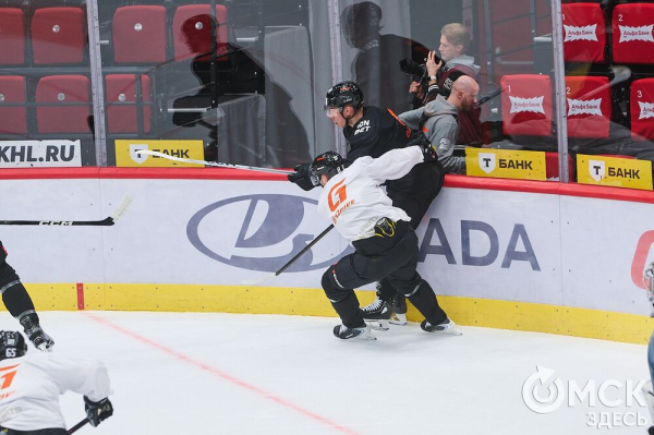 "Это наш стиль, мы от него отходить не будем". Омский "Авангард" в шаге от первого матча плей-офф