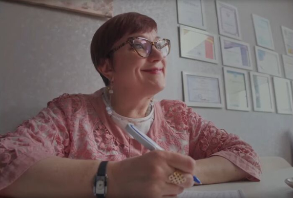 "Психолог, помоги!". Студенты ОмГУ им. Достоевского создали клип на песню своего преподавателя