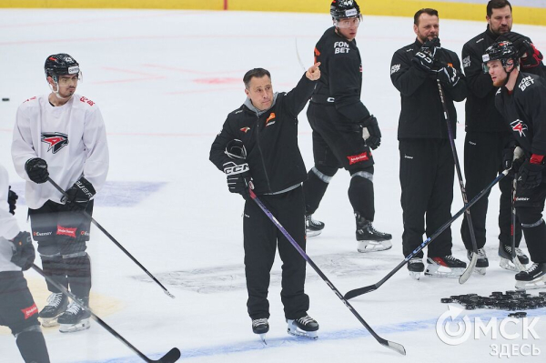 "Это наш стиль, мы от него отходить не будем". Омский "Авангард" в шаге от первого матча плей-офф